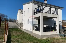 Baderna, lijepa dvojna kuća sa velikom okućnicom i bazenom, Poreč, Casa