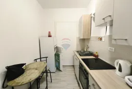 Pula, centar - stan na top lokaciji, predivan pogled more, Pula, Appartement