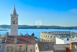 Pula, prekrasan stan s pogledom na more, iznad Arene!, Pula, Appartement