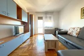 Pula, prekrasan stan s pogledom na more, iznad Arene!, Pula, Appartement