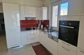 HOSTI-ODLIČAN STAN U KVALITETNOJ ZGRADI NOVIJE GRADNJE, 2S+DB OD 65 m2, Rijeka, Appartement