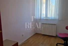 HOSTI-ODLIČAN STAN U KVALITETNOJ ZGRADI NOVIJE GRADNJE, 2S+DB OD 65 m2, Rijeka, Apartamento