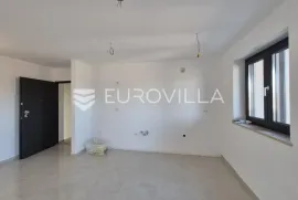 Istra, Tar, dvosoban stan na 1. katu, 58 m² + spremište i 2 parking mjesta, Poreč, Stan