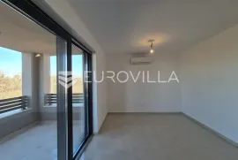 Istra, Tar, dvosoban stan na 1. katu, 58 m² + spremište i 2 parking mjesta, Poreč, Stan