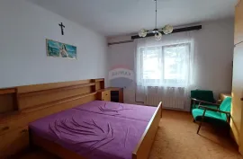 Hrib - samostojeća kuća 240 m2 sa okućnicom i prekrasnim otvorenim pogledom, Čabar, Famiglia