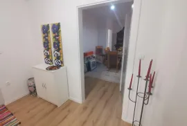 KASTAV- trosobni stan za dugoročni najam s bazenom, Kastav, Appartement