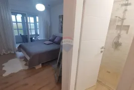 KASTAV- trosobni stan za dugoročni najam s bazenom, Kastav, Appartement