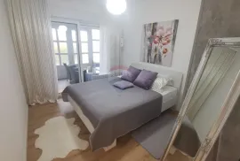 KASTAV- trosobni stan za dugoročni najam s bazenom, Kastav, Appartement