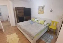 KASTAV- trosobni stan za dugoročni najam s bazenom, Kastav, Appartement