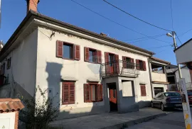 MATULJI, JURDANI - kuća s dva stana u mirnoj ulici, Matulji, Haus