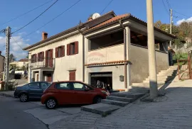 MATULJI, JURDANI - kuća s dva stana u mirnoj ulici, Matulji, Haus