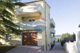 Ista, Medulin, apartmanska kuća sa bazenom 150m od mora, Medulin, Σπίτι