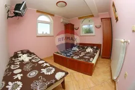 Ista, Medulin, apartmanska kuća sa bazenom 150m od mora, Medulin, Σπίτι