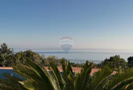 OPATIJA, POBRI - obiteljska vila s bazenom i panoramskim pogledom, Opatija - Okolica, Kuća