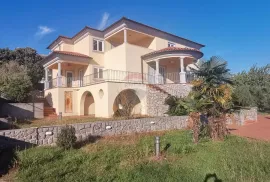 OPATIJA, POBRI - obiteljska vila s bazenom i panoramskim pogledom, Opatija - Okolica, Casa