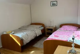 Velika kuća u Osijeku, najam/prodaja, Osijek, Casa