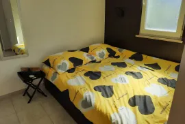 Istra, Pješčana uvala, - kuća s tri apartmana, Medulin, Дом