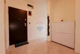 Pećine, 2S+DB, površine 71m2, I.kat, balkon, parking, Rijeka, Appartement