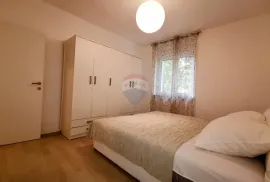 Pećine, 2S+DB, površine 71m2, I.kat, balkon, parking, Rijeka, Appartement