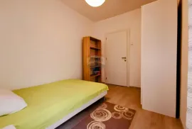 Pećine, 2S+DB, površine 71m2, I.kat, balkon, parking, Rijeka, Appartement