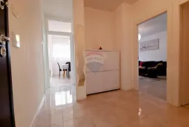 Pećine, 2S+DB, površine 71m2, I.kat, balkon, parking, Rijeka, Appartement