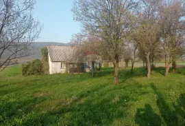 Lika,Otočac,stara kuća sa okućnicom 7650 m2, Otočac, Casa