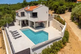 KRK-Villa s bazenom-160m2-500m od mora, Vrbnik, Casa