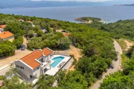 KRK-Villa s bazenom-160m2-500m od mora, Vrbnik, Casa