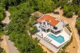 KRK-Villa s bazenom-160m2-500m od mora, Vrbnik, Casa