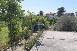 RAB, BARBAT - kućica i započeta gradnja u blizini mora, Rab, Casa