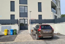 Poreč: Moderan stan 92 m 2 s bazenom izvrsne lokacije, Poreč, Apartamento