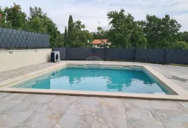 Poreč: Moderan stan 92 m 2 s bazenom izvrsne lokacije, Poreč, Apartamento