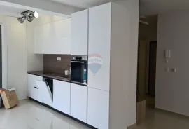 Poreč: Moderan stan 92 m 2 s bazenom izvrsne lokacije, Poreč, Apartamento