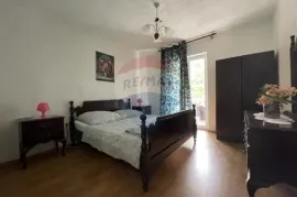 Otok Krk, Baška - Batomalj, dvojna kuća, 300 m2, Baška, Famiglia