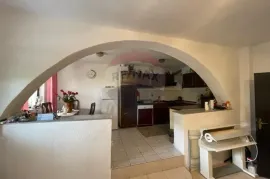 Otok Krk, Baška - Batomalj, dvojna kuća, 300 m2, Baška, Famiglia