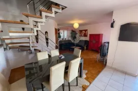 Otok Krk, grad Krk, dvoetažni stan, 3S+DB, 75 m2, Krk, Wohnung