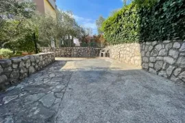 Otok Krk, grad Krk, dvoetažni stan, 3S+DB, 75 m2, Krk, Wohnung