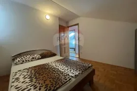 Otok Krk, grad Krk, dvoetažni stan, 3S+DB, 75 m2, Krk, Wohnung