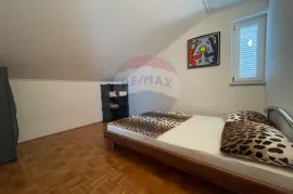 Otok Krk, grad Krk, dvoetažni stan, 3S+DB, 75 m2, Krk, Wohnung