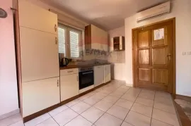 Otok Krk, grad Krk, dvoetažni stan, 3S+DB, 75 m2, Krk, Wohnung