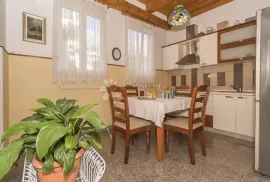 Prodaja dva zasebna apartmana s pogledom na more, Dugi Rat, Daire