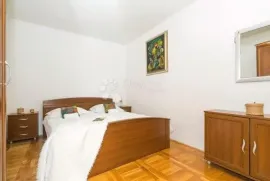 Prodaja dva zasebna apartmana s pogledom na more, Dugi Rat, Daire