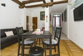 Prodaja dva zasebna apartmana s pogledom na more, Dugi Rat, Daire