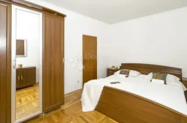 Prodaja dva zasebna apartmana s pogledom na more, Dugi Rat, Daire