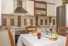 Prodaja dva zasebna apartmana s pogledom na more, Dugi Rat, Daire