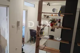 RIJEKA, TURNIĆ - PRILIKA uređen 2S+DB na traženoj lokaciji, Rijeka, Appartement