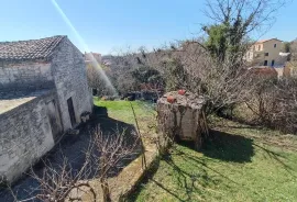 Istra, Svetvinčenat - autohtona kuća s dvorištem, Svetvinčenat, Casa