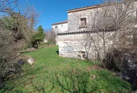 Istra, Svetvinčenat - autohtona kuća s dvorištem, Svetvinčenat, House