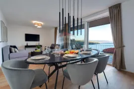 OPATIJA, VOLOSKO- prekrasan stan 121,35 m2, garaža, balkon, pogled na more, Opatija, Appartement