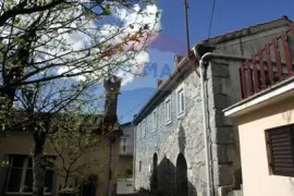 Matulji,dvije starine- kuće stanovanja s zemljištem, Matulji, House